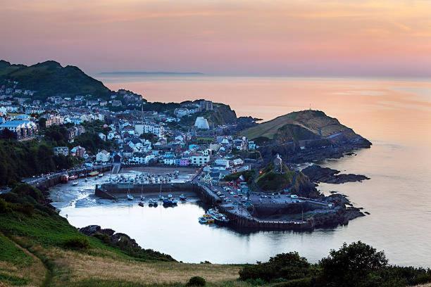 Lfracombe Holiday Apartment Close To Tunnels Beaches 伊尔弗勒科姆 外观 照片